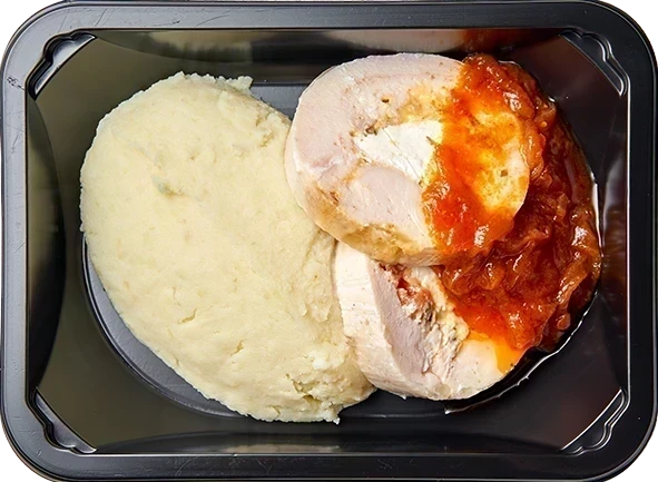 Куриный рулет с соусом из копченого лука<br/>Картофельное пюре