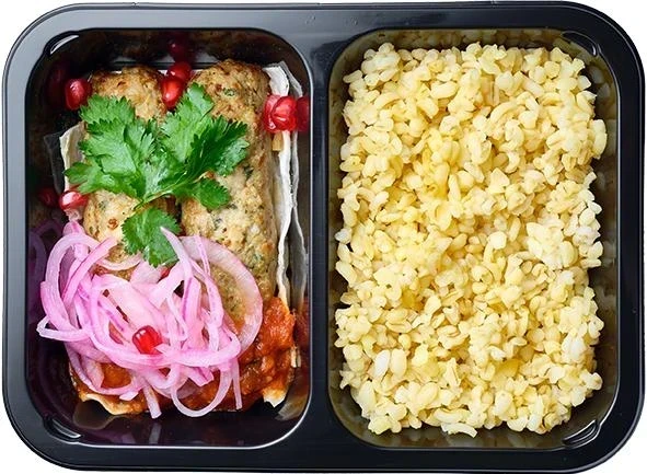 Люля кебаб из куриного бедра с аджикой<br/>Булгур отварной